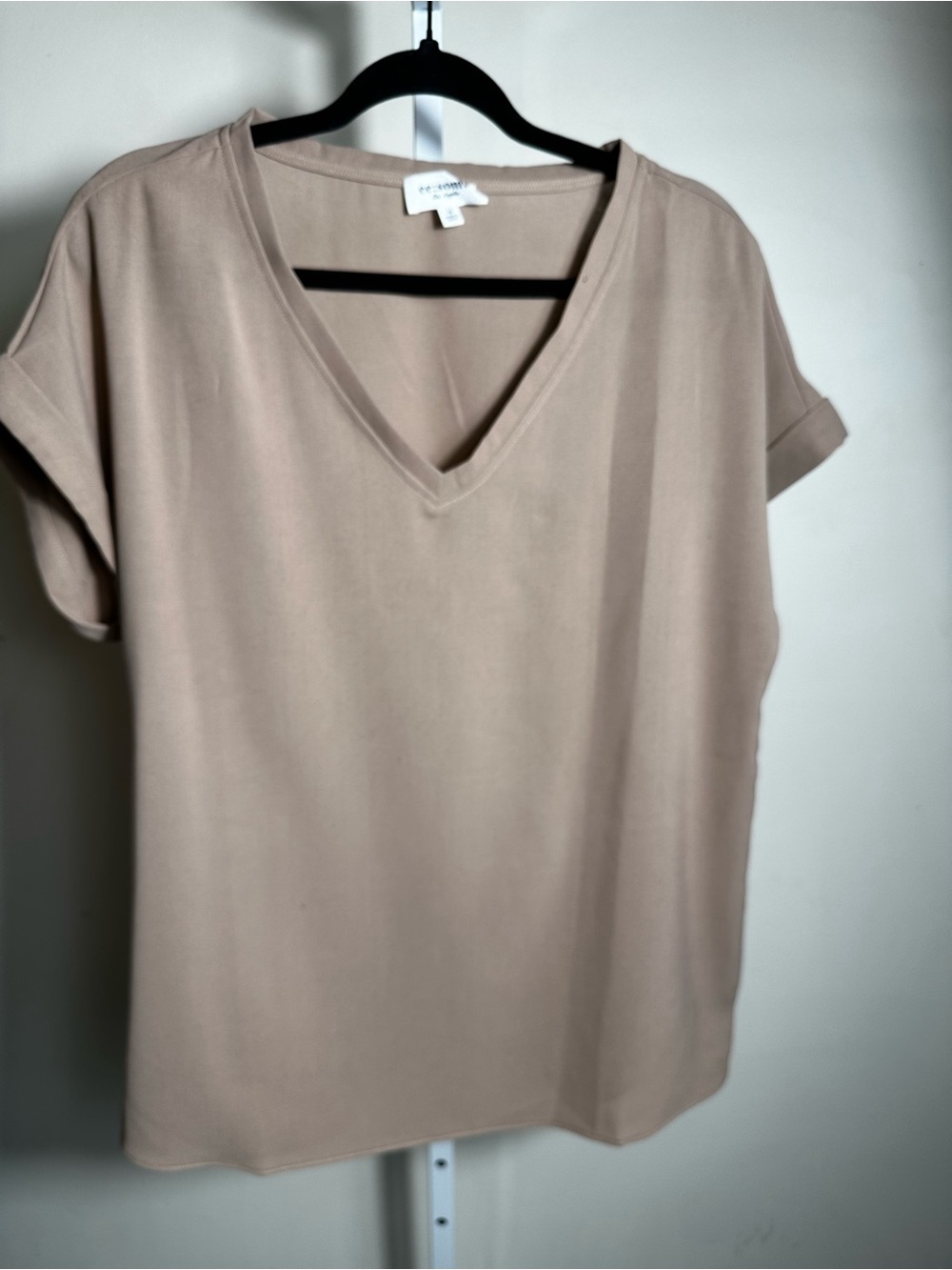 P316. ee:some Women's V-Neck Short Sleeve Top - Taupe
